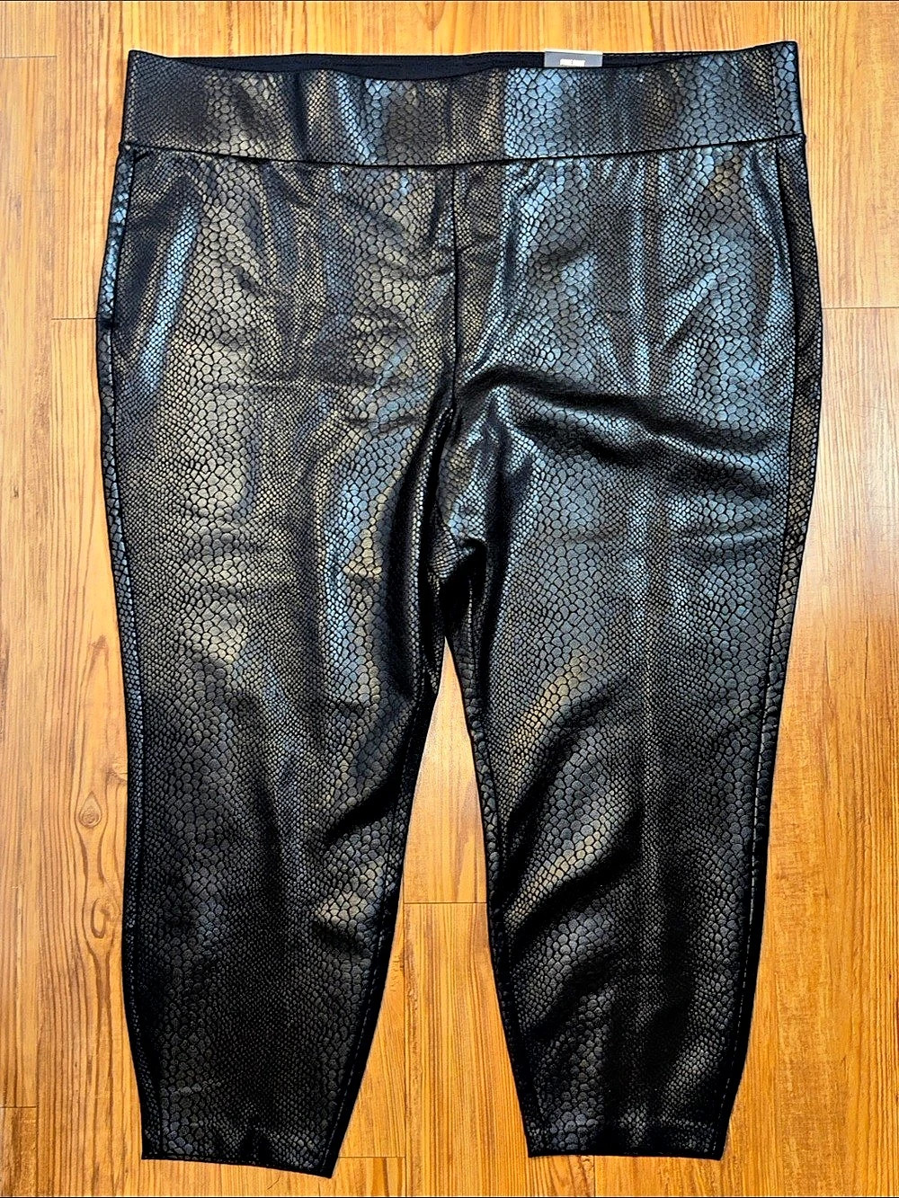 Torrid 4R Faux Leather Snakeskin Print Leggings (pixie style pant)